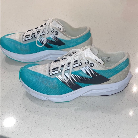 New Balance Shoes - New Balance Aqua and White Running Shoes